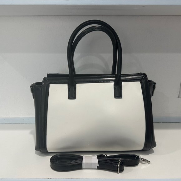 Justfab Black and White shoulder bag - Picture 2 of 4